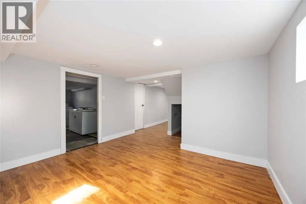257 VIDAL STREET South