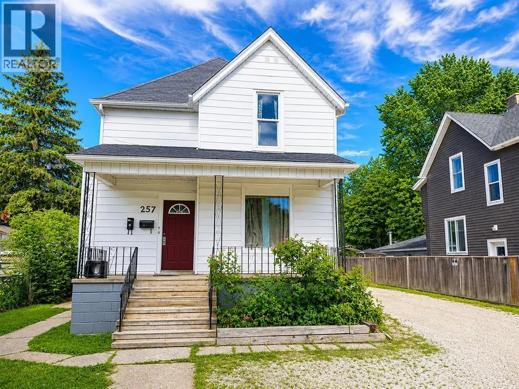 257 VIDAL STREET South