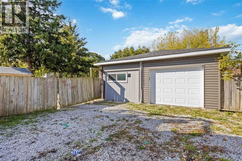 257 VIDAL STREET South