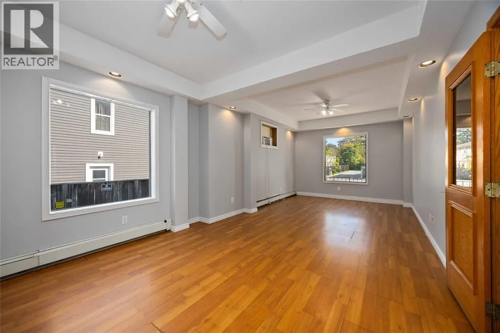257 VIDAL STREET South
