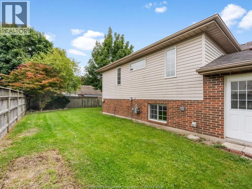 342 Thorn Ridge CRESCENT