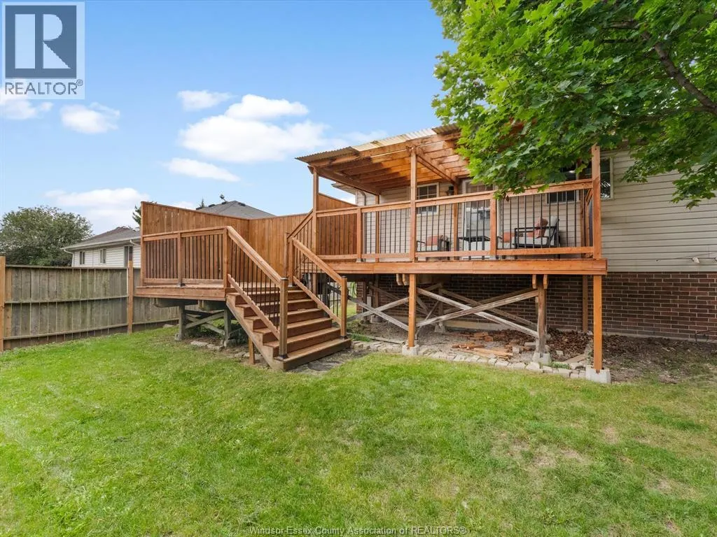 342 Thorn Ridge CRESCENT