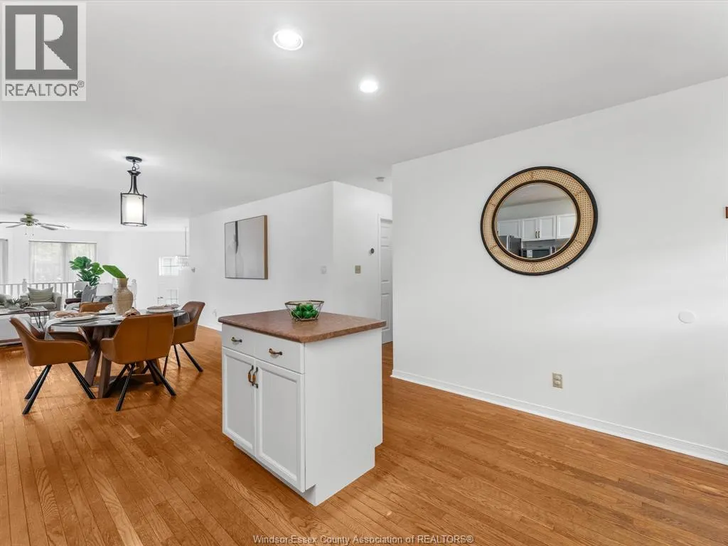 342 Thorn Ridge CRESCENT