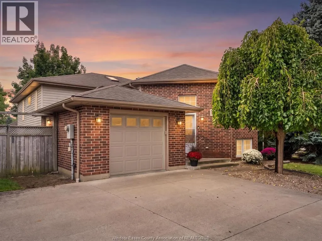 342 Thorn Ridge CRESCENT