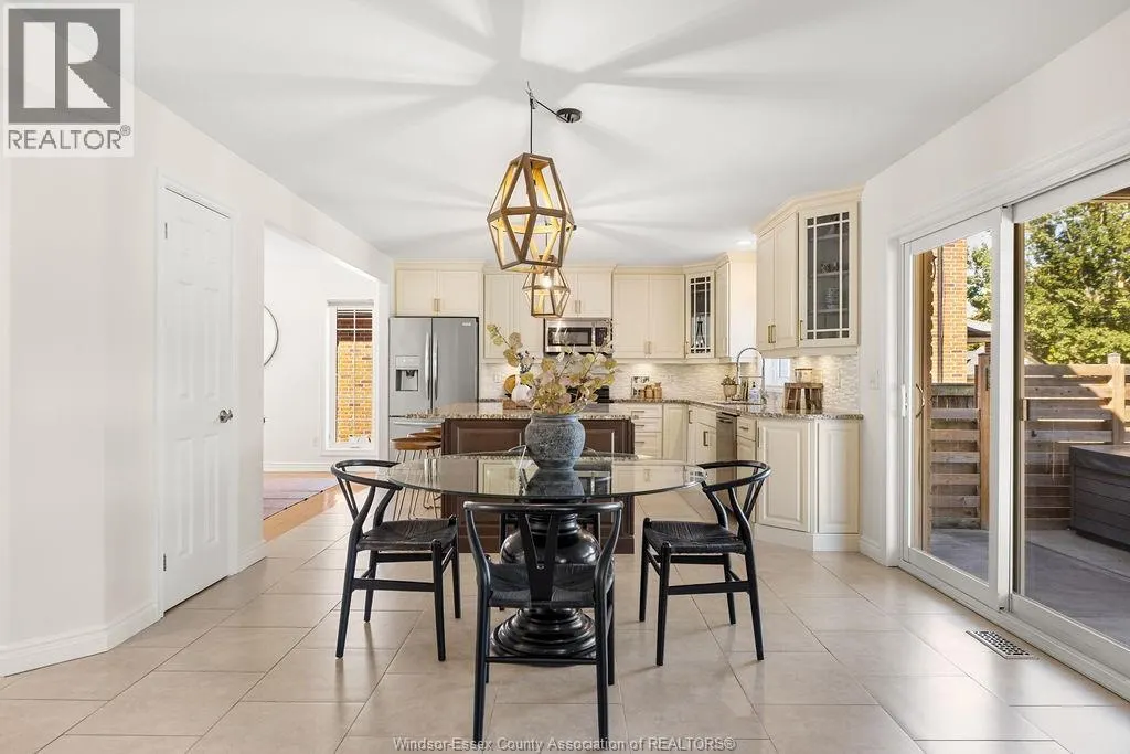 1004 WOODLAND CRES