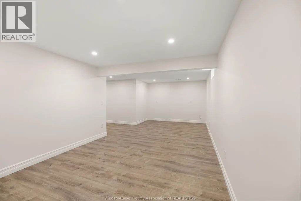 1004 WOODLAND CRES