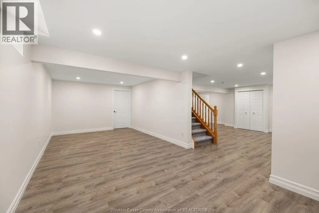 1004 WOODLAND CRES
