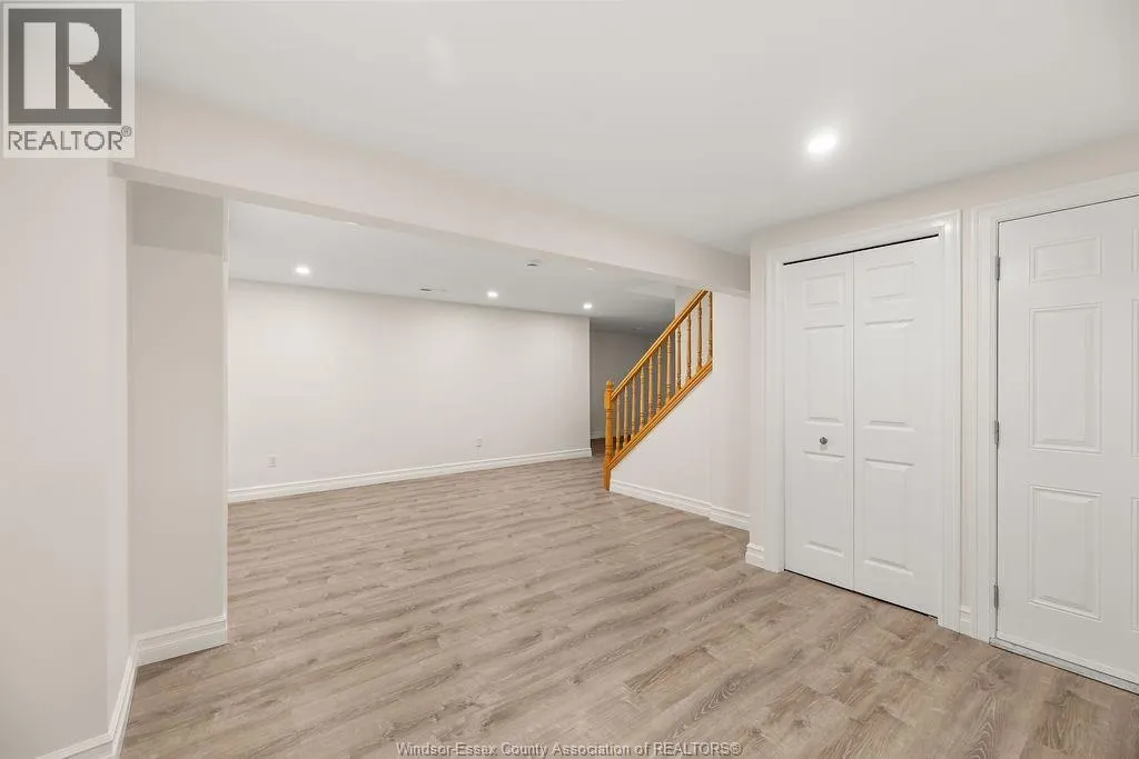 1004 WOODLAND CRES