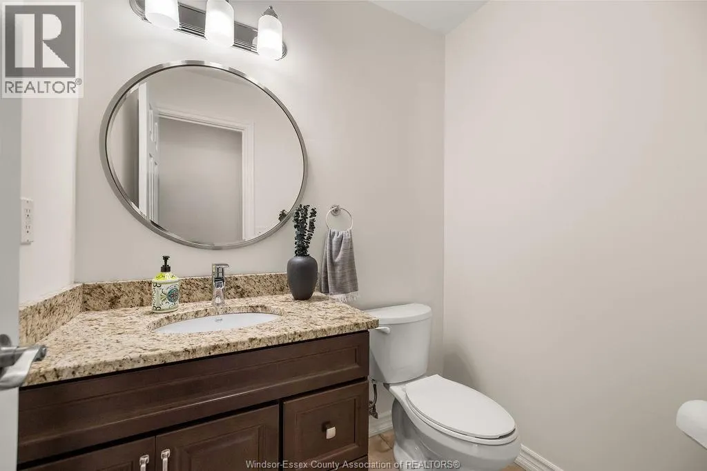 1004 WOODLAND CRES