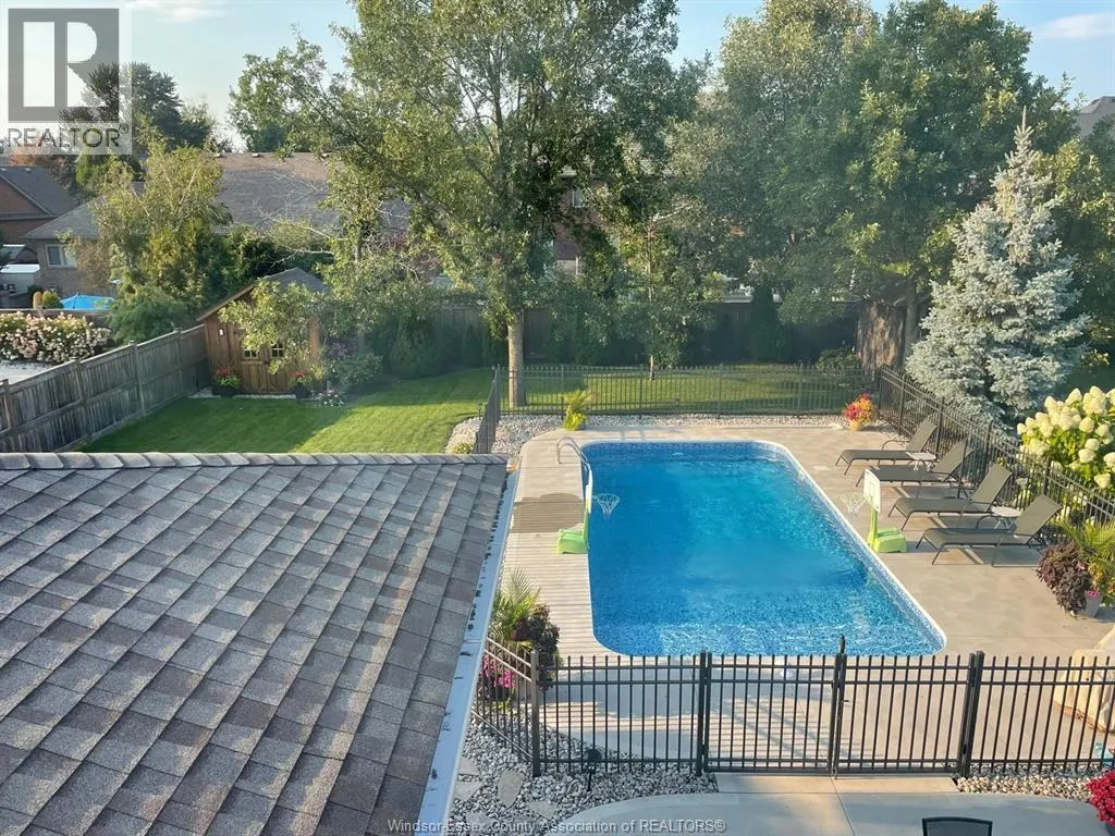 1004 WOODLAND CRES