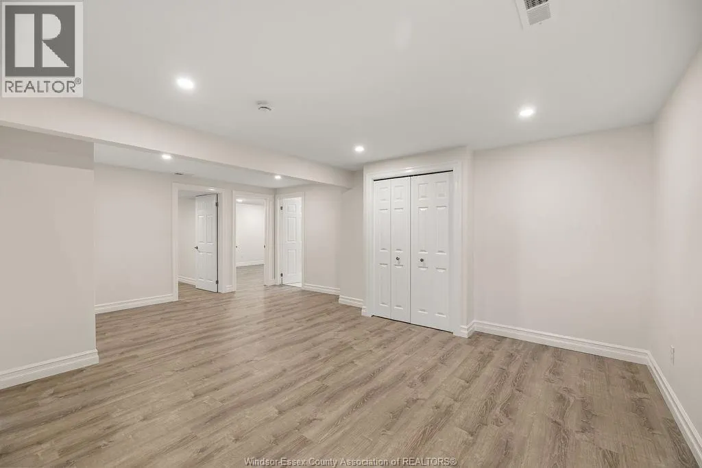 1004 WOODLAND CRES