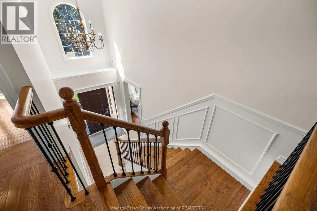 1004 WOODLAND CRES