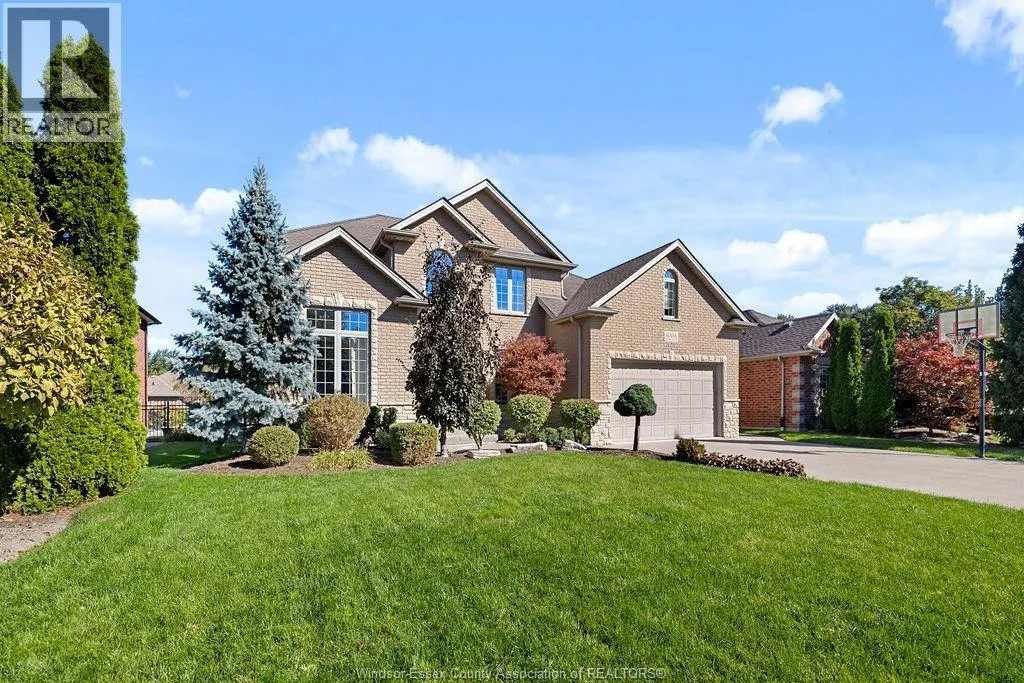 1004 WOODLAND CRES