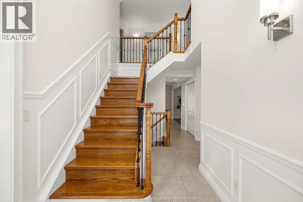 1004 WOODLAND CRES