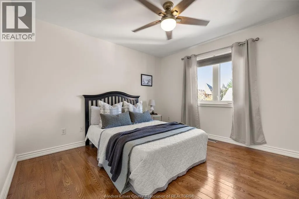 1004 WOODLAND CRES