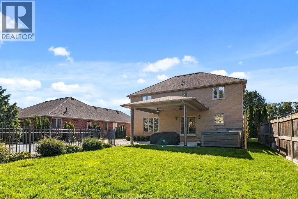 1004 WOODLAND CRES