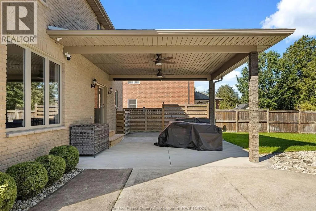 1004 WOODLAND CRES