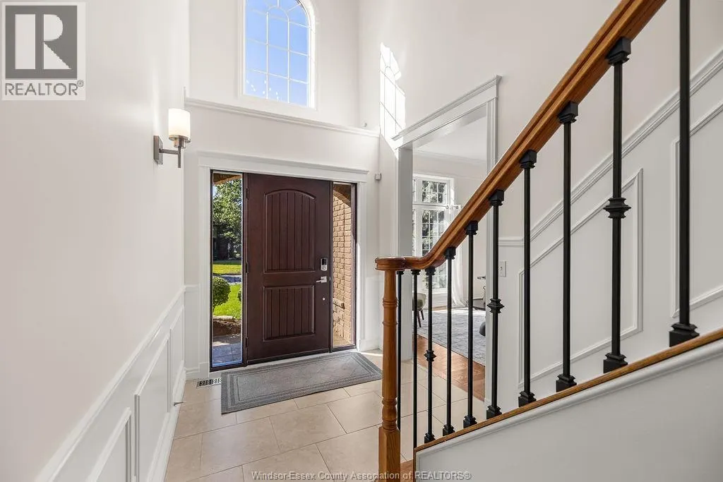 1004 WOODLAND CRES
