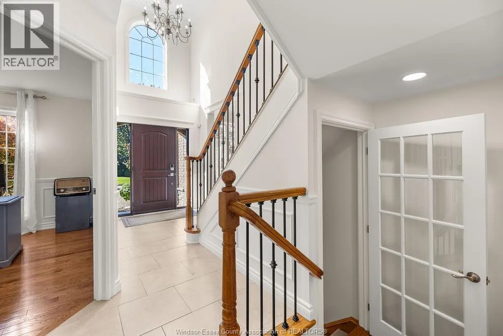 1004 WOODLAND CRES