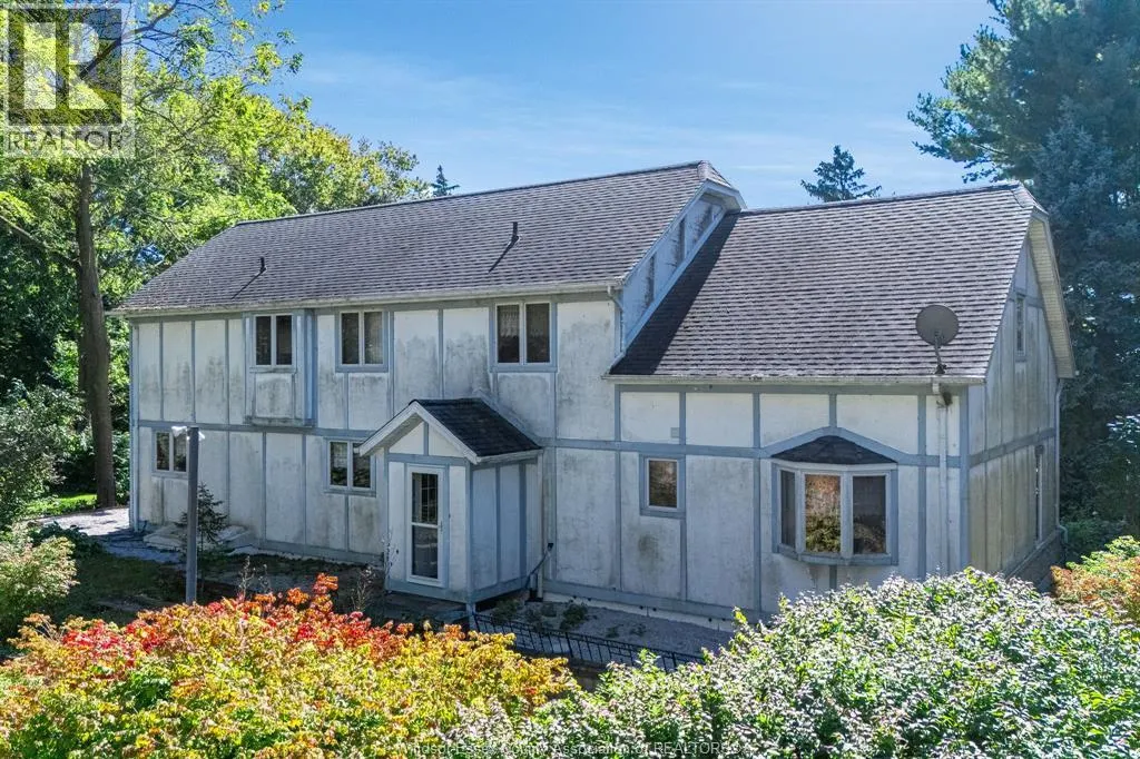 936 Twin Gables DRIVE