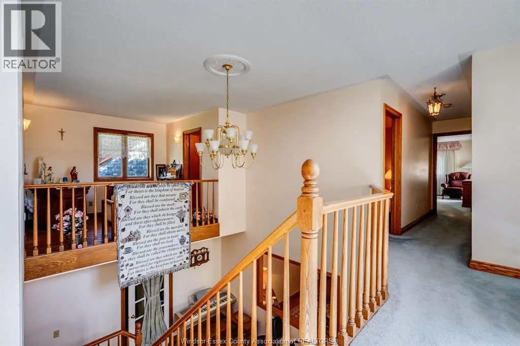 936 Twin Gables DRIVE