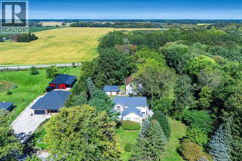 936 Twin Gables DRIVE