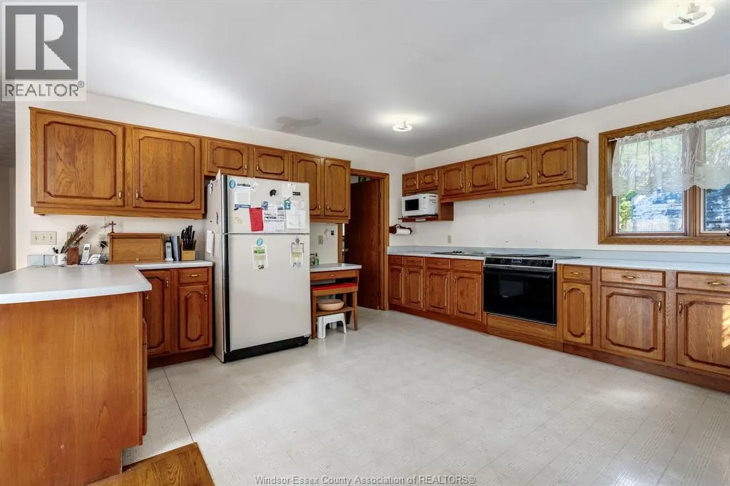 936 Twin Gables DRIVE