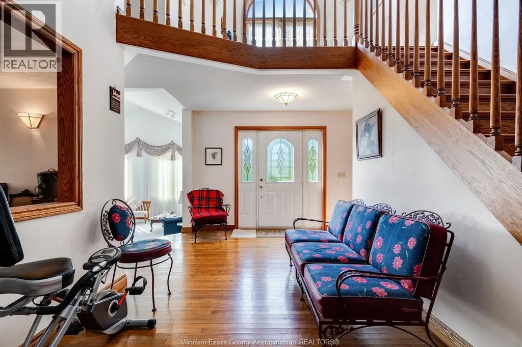 936 Twin Gables DRIVE