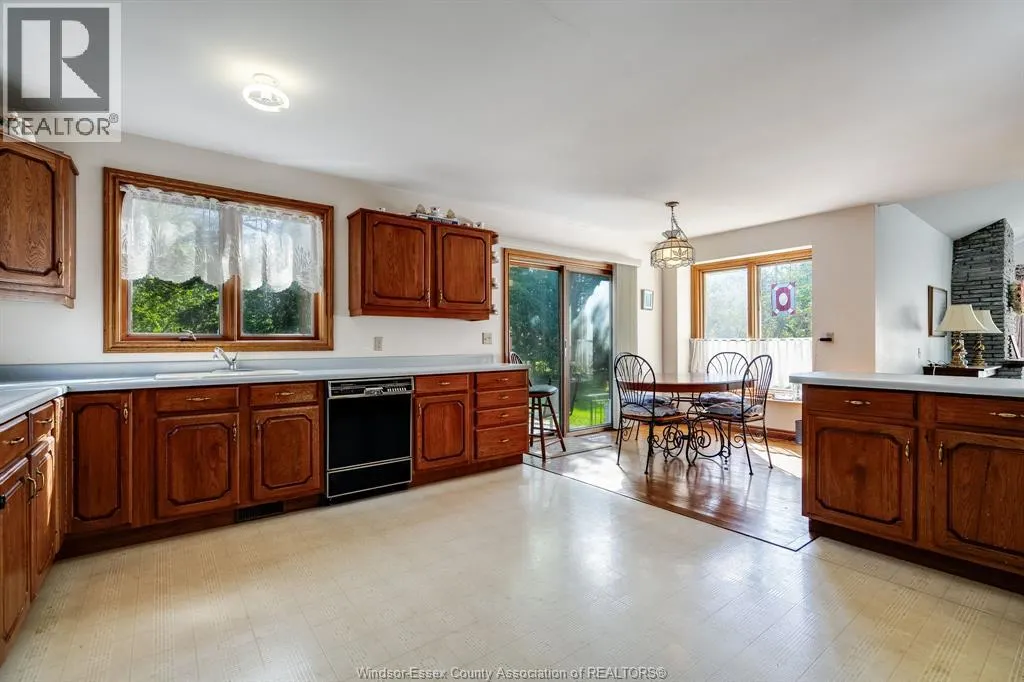 936 Twin Gables DRIVE