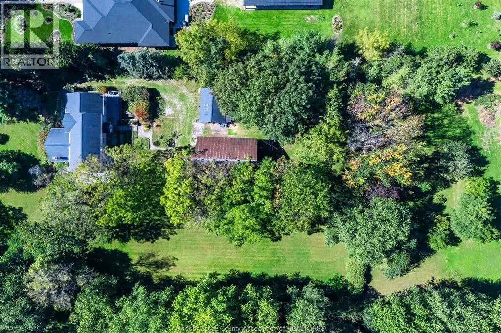 936 Twin Gables DRIVE