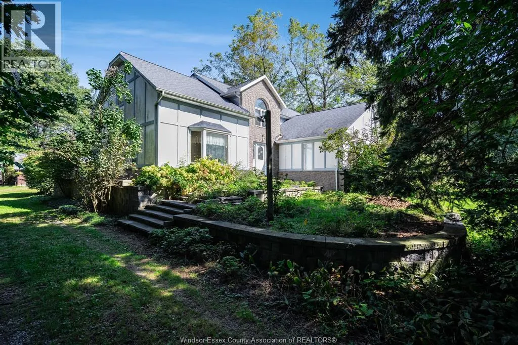 936 Twin Gables DRIVE