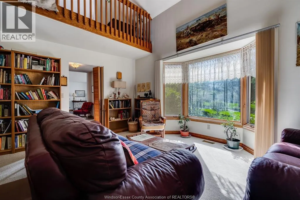 936 Twin Gables DRIVE