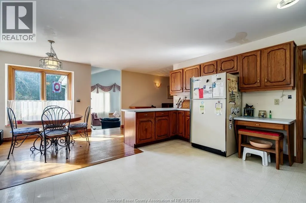 936 Twin Gables DRIVE