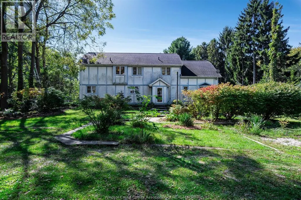 936 Twin Gables DRIVE