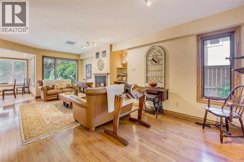 1971 WINSLOW CRESCENT