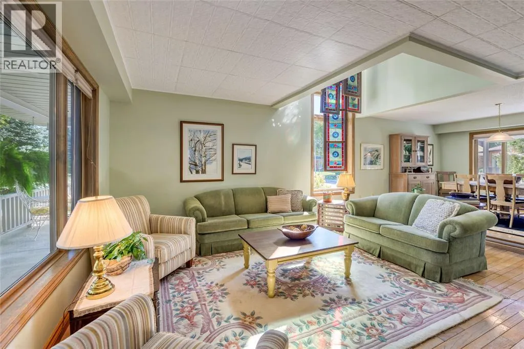 1971 WINSLOW CRESCENT