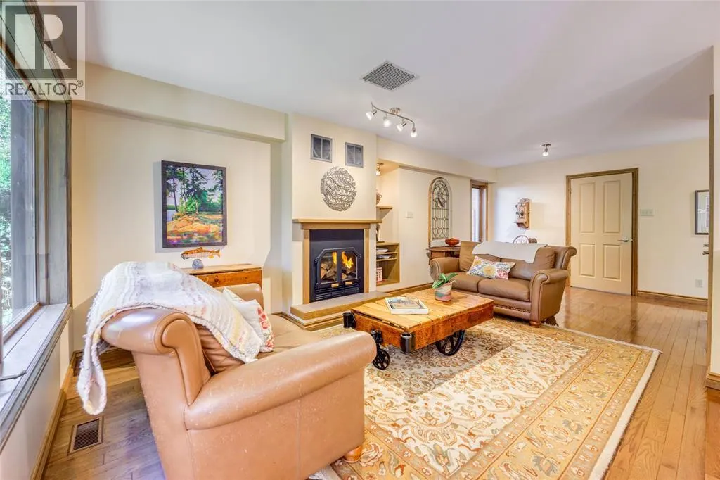 1971 WINSLOW CRESCENT