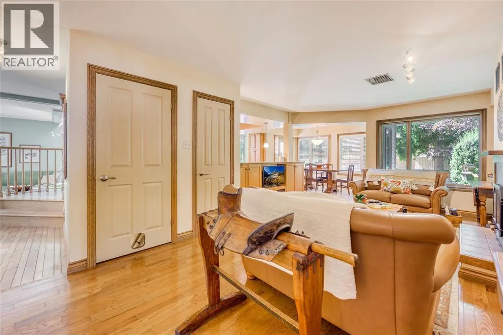1971 WINSLOW CRESCENT