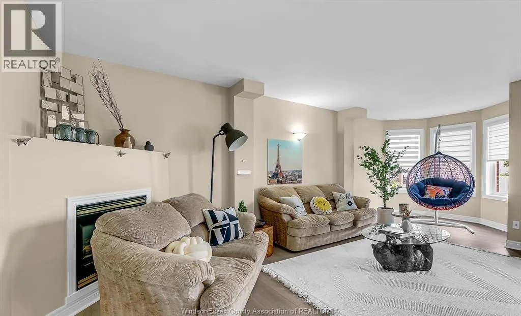 898 Hacienda COURT