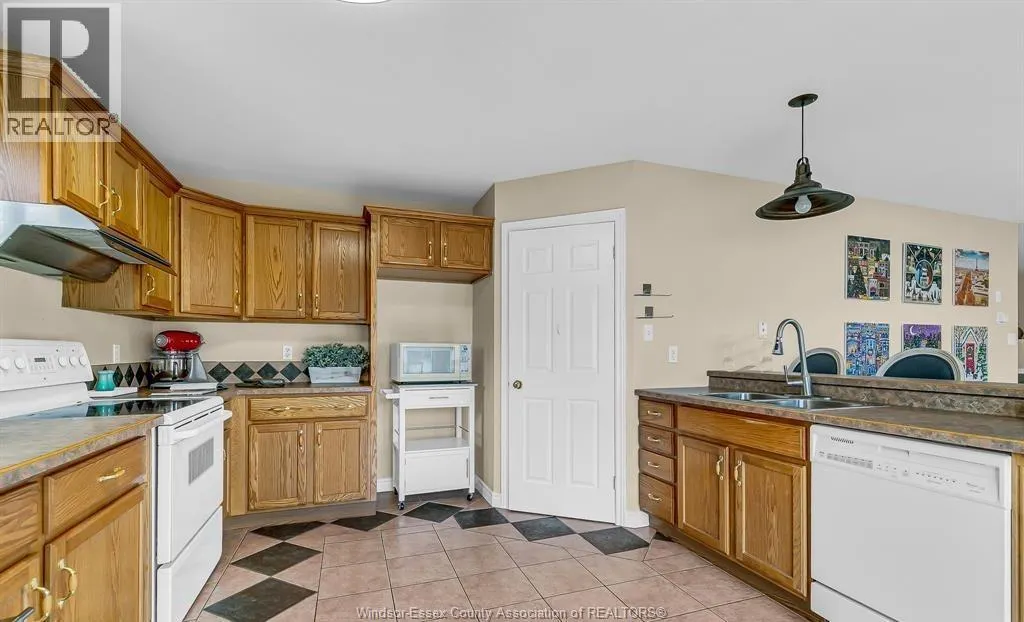898 Hacienda COURT