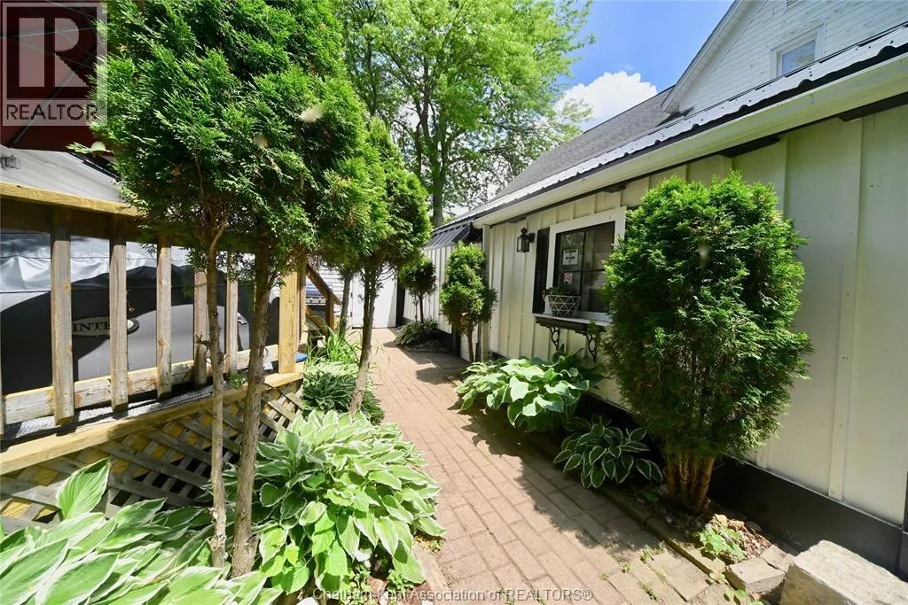 49 Erie STREET South