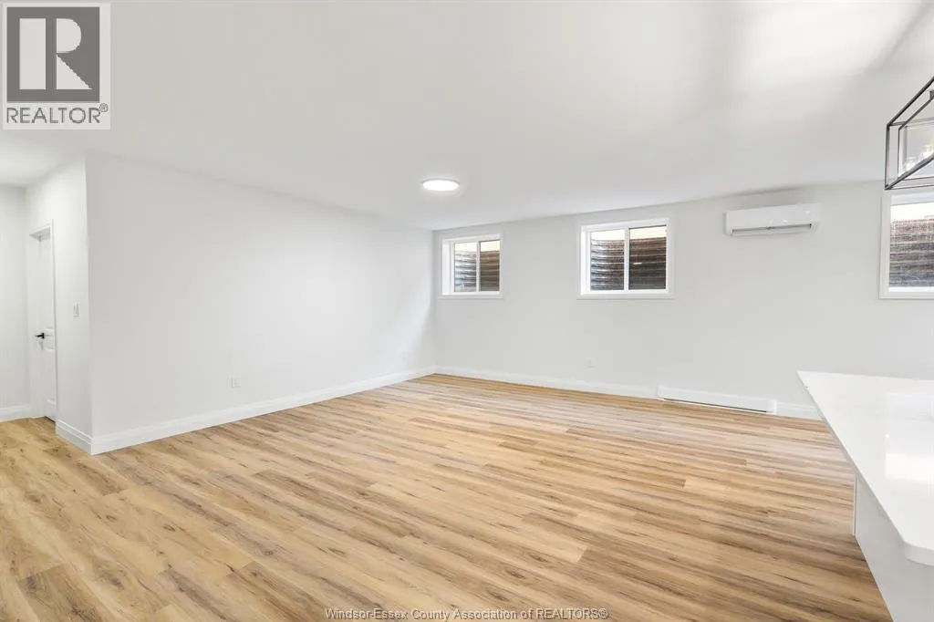 156 McLellan AVENUE Unit# B (LOWER)