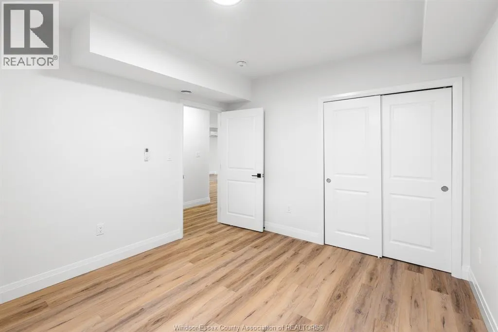 156 McLellan AVENUE Unit# B (LOWER)