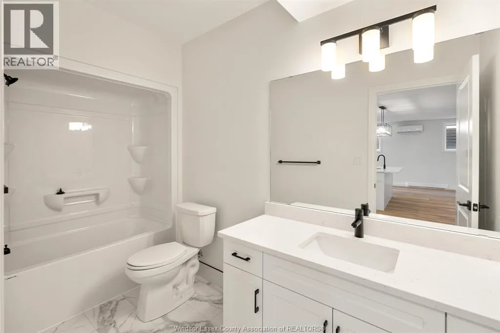 156 McLellan AVENUE Unit# B (LOWER)