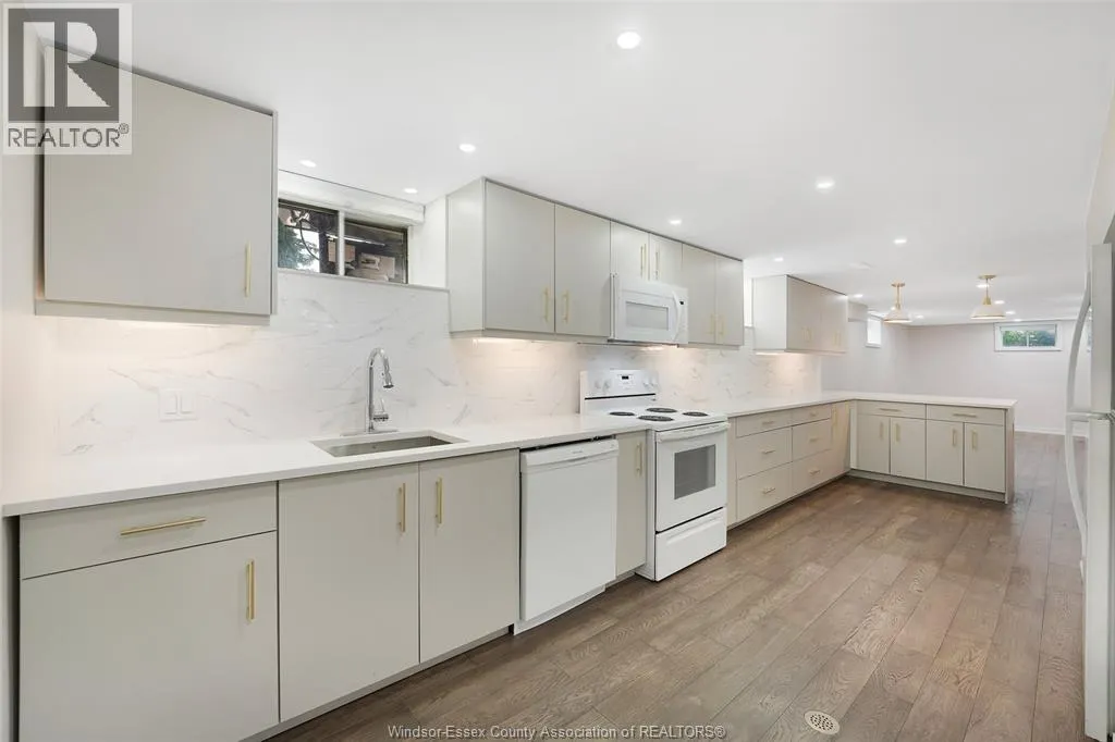 255 FORT ST