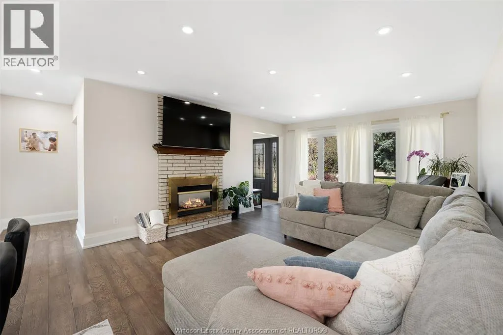 255 FORT ST