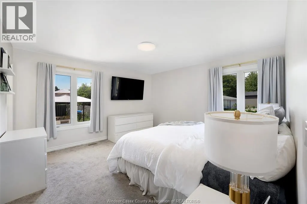 255 FORT ST