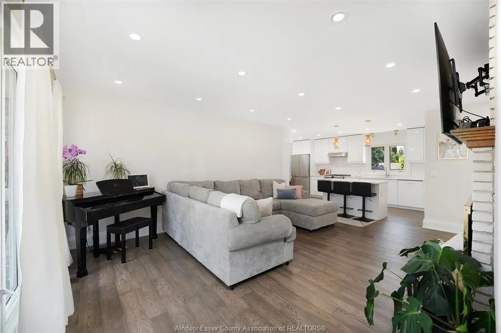 255 FORT ST