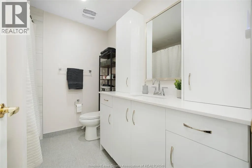 255 FORT ST