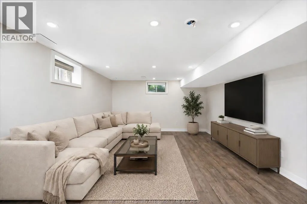 255 FORT ST